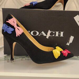 Coach "Giovanna" Bow Pumps. NIB. Size 6. Customer Return.